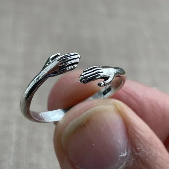 Women Fashion Ring HUG Ring Silver Tone Fashion Jewelry Size 10-12 - Picture 1 of 8